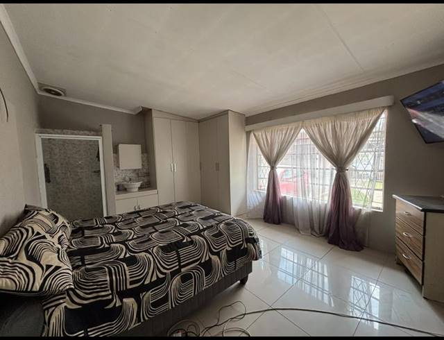 4 BEDROOM HOUSE FOR SALE IN SOPHIATOWN
